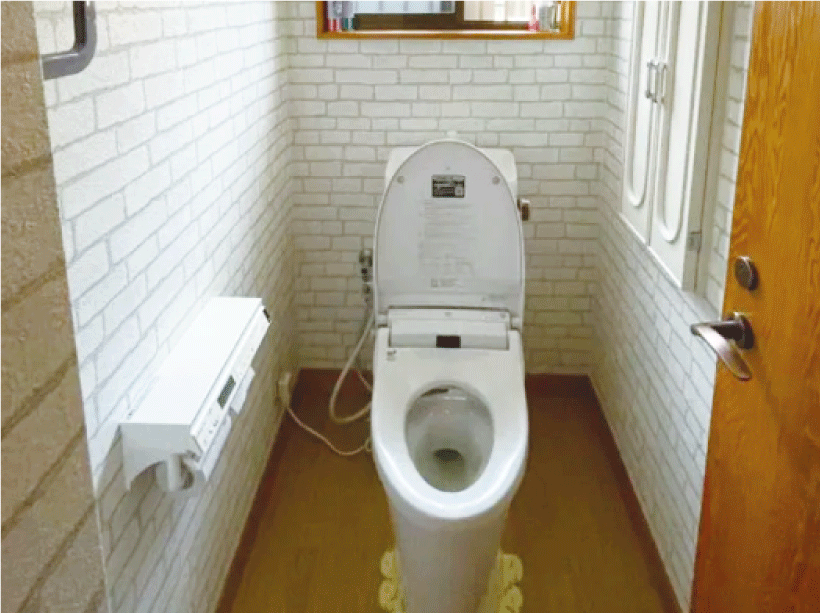 【南アルプス市1階トイレ内装リフォーム工事】クロス出洋風な雰囲気に♪AFTER画像